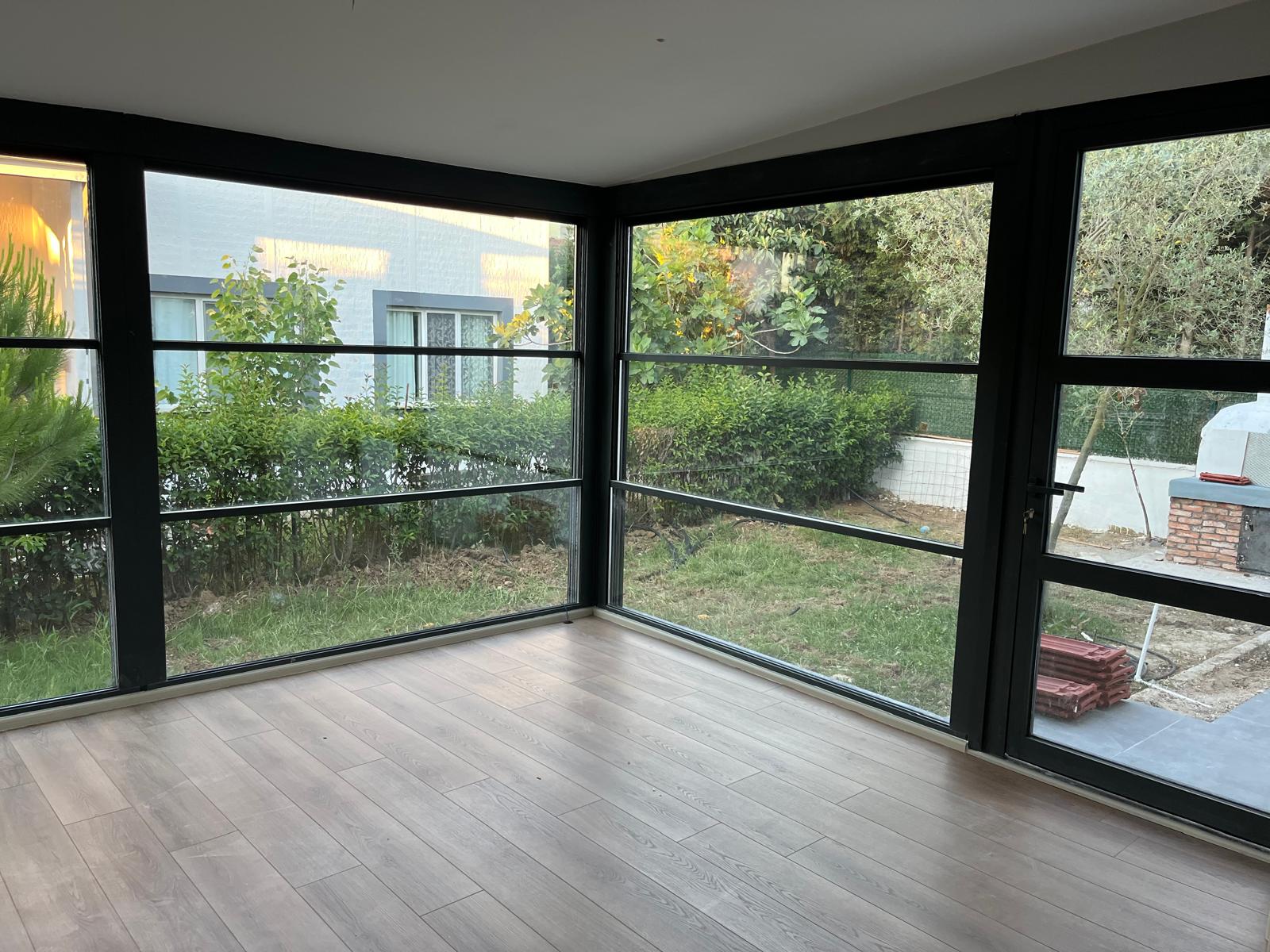 Kış Bahçesi Ve Giyotin 65